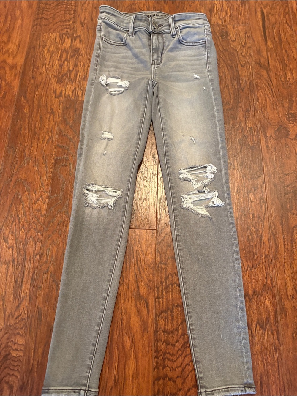 American Eagle gray distressed jegging